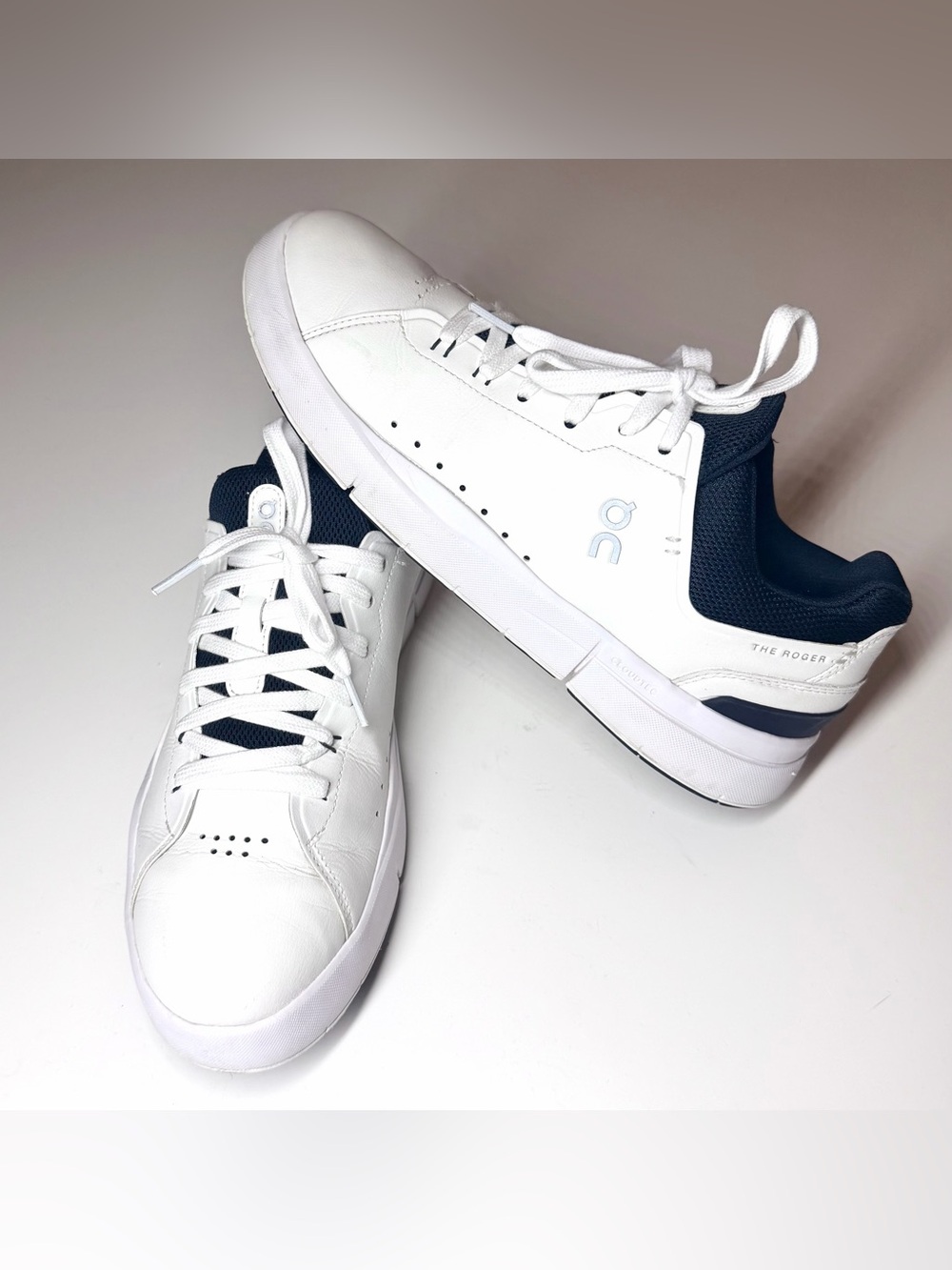 On Running Men's The Roger Advantage Low Top Sneakers Size- 9.5
